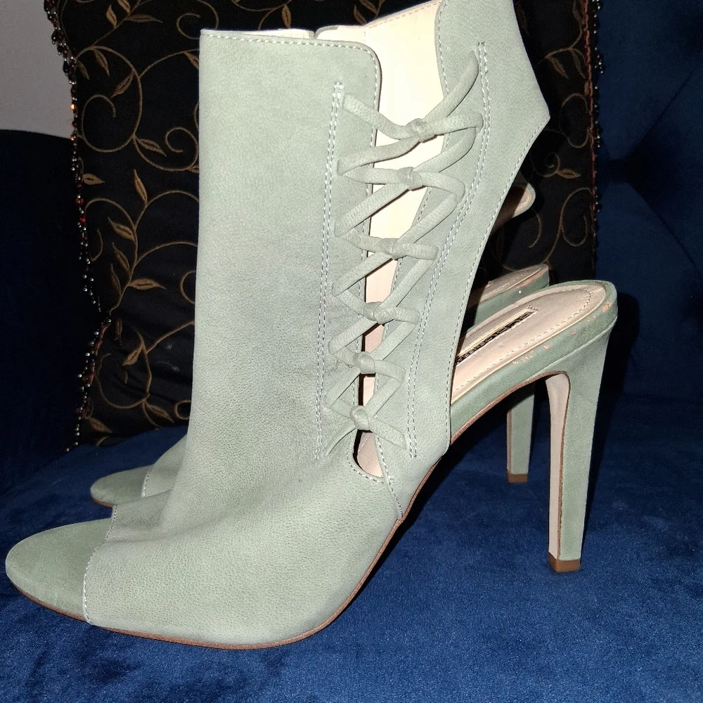 EUC BCBGeneration Size 9.5 Sage Green Cornelius Corset Boots!